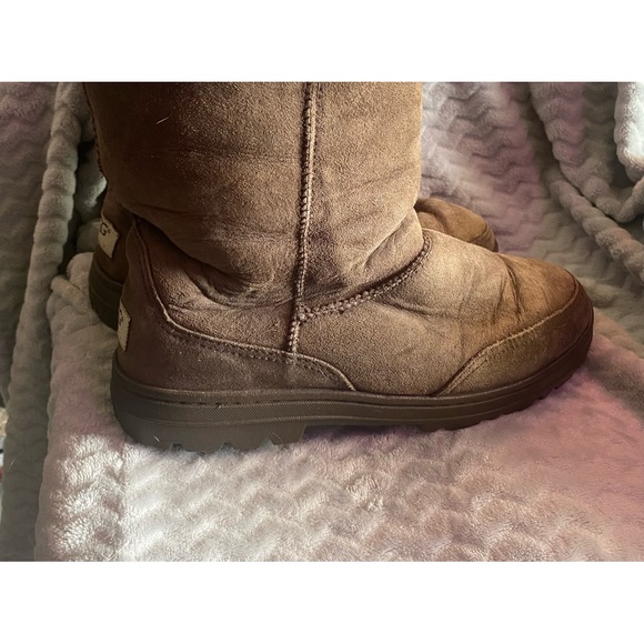 Women’s Uggs Size 9 - Picture 1 of 6